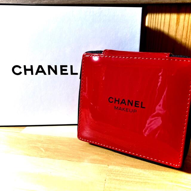 【CHANEL】ホリデーメイクアップセット(ポーチ) | フリマアプリ ラクマ