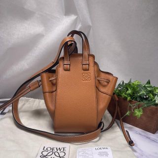 ロエベ(LOEWE)のSランク✨LOEWE✨ハンモック　ミニ　ライトキャラメル(ショルダーバッグ)