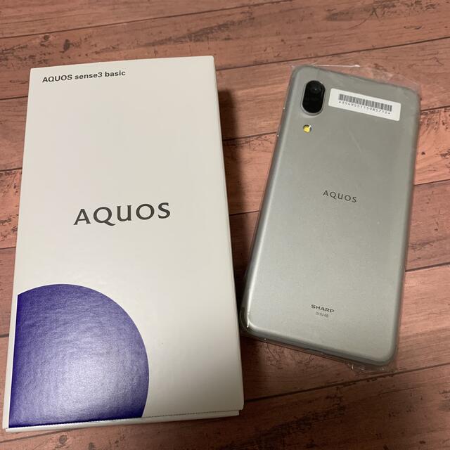 AQUOS(アクオス)のSHARP AQUOS sense3 basic 32GB シルバー SHV48 スマホ/家電/カメラのスマートフォン/携帯電話(スマートフォン本体)の商品写真