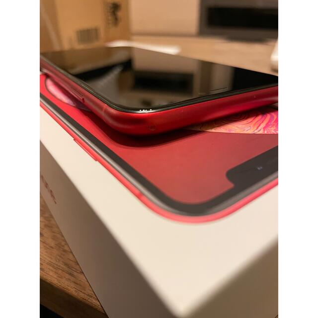 Apple(アップル)のiPhone XR 64GB レッド スマホ/家電/カメラのスマートフォン/携帯電話(スマートフォン本体)の商品写真