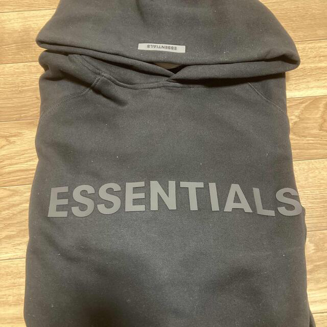 ★送料込★ESSENTIALS 黒Lサイズ全面ロゴプリントパーカー68cm身幅