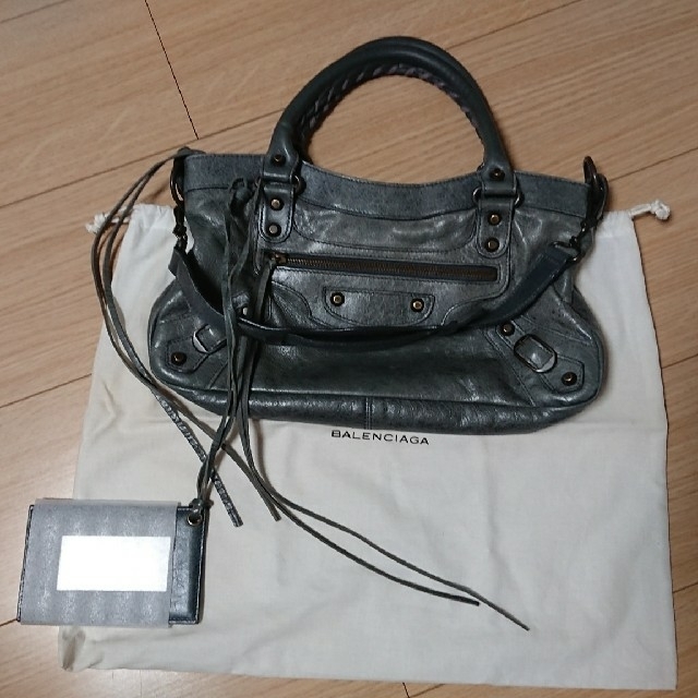 値下げ【未使用】BALENCIAGAバレンシアガ　キルティングショルダーバッグ