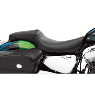 ハーレーダビッドソン(Harley Davidson)のスポーツスターシート 52859-04B 牛革シートでシートベルト、専用ボルト(汎用パーツ)