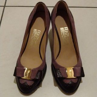 サルヴァトーレフェラガモ(Salvatore Ferragamo)の☆お値下げ中☆フェラガモ　パンプス　卒入学式に　22.5cm(ハイヒール/パンプス)