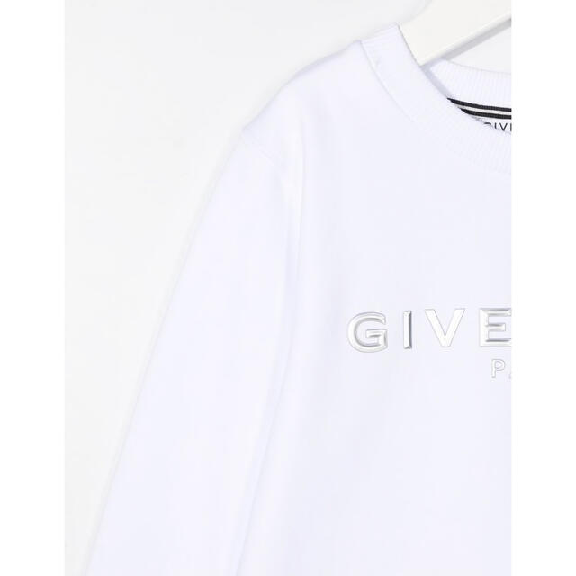 GIVENCHY(ジバンシィ)のジバンシィ　シルバーロゴトレーナー　ホワイト　12 レディースのトップス(トレーナー/スウェット)の商品写真