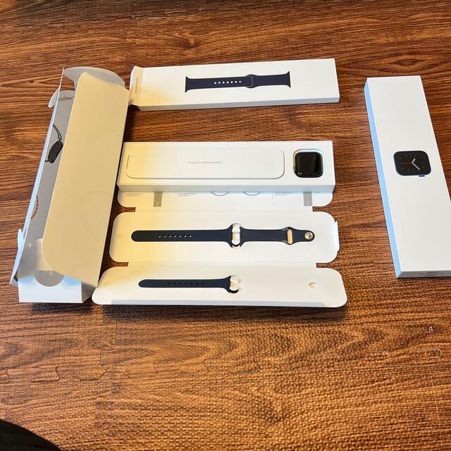 Apple Watch(アップルウォッチ)のApple Watch 6 40mm ブルーアルミニウムケース ディープネイビー スマホ/家電/カメラのスマートフォン/携帯電話(その他)の商品写真