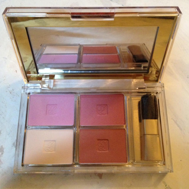 Estee Lauder(エスティローダー)のESTEE LAUDER♡４色パレット コスメ/美容のベースメイク/化粧品(その他)の商品写真