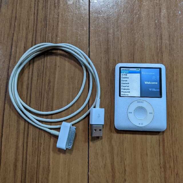 iPod(アイポッド)のiPod nano　アイポッド　4ギガ　第3世代 スマホ/家電/カメラのオーディオ機器(ポータブルプレーヤー)の商品写真