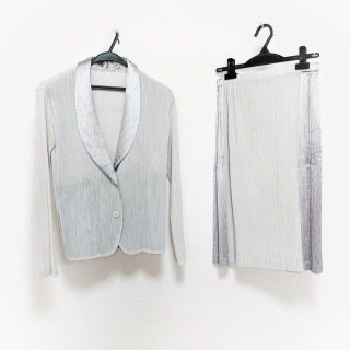 イッセイミヤケ(ISSEY MIYAKE)のイッセイミヤケ スカートスーツ サイズ2 M(スーツ)