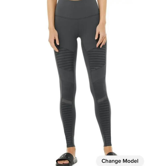 lululemon(ルルレモン)のalo yoga moto legging ダークグレー / lululemon レディースのレッグウェア(レギンス/スパッツ)の商品写真