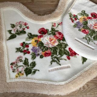 LAURA ASHLEY - トイレマット&便座カバーの通販 by takeshop|ローラ