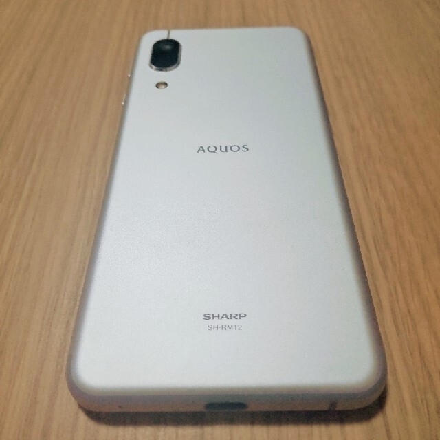 AQUOS(アクオス)のAQUOSsense3lite　SH-RM12　シルバーホワイト　楽天モバイル スマホ/家電/カメラのスマートフォン/携帯電話(スマートフォン本体)の商品写真