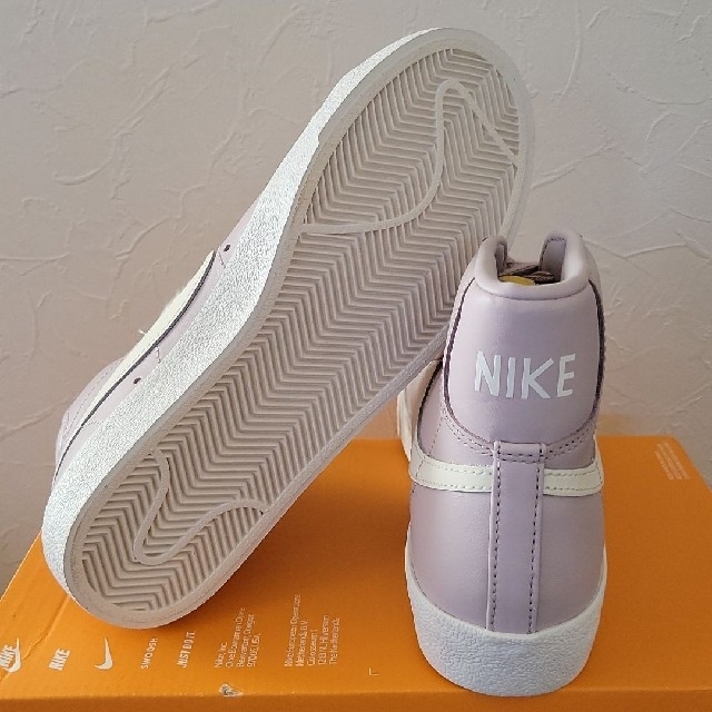 NIKE(ナイキ)の新品未使用　NIKE　ブレーザーミッド レディースの靴/シューズ(スニーカー)の商品写真