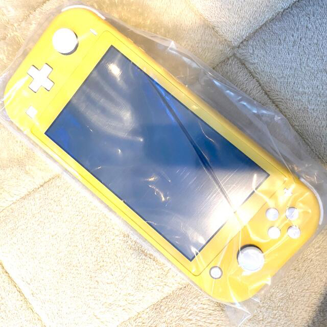 Nintendo Switch(ニンテンドースイッチ)のNintendo switch Lite イエロー エンタメ/ホビーのゲームソフト/ゲーム機本体(携帯用ゲーム機本体)の商品写真