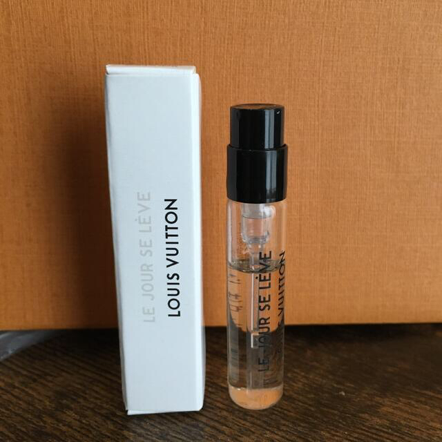 LOUIS VUITTON(ルイヴィトン)のルイヴィトン　ルジュール・スレーヴ　フレグランス　　香水　2ml コスメ/美容の香水(ユニセックス)の商品写真