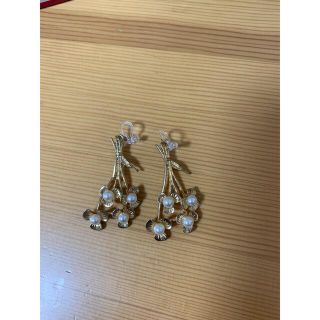 ノンホールピアス　ゴールド　花　フラワー(イヤリング)