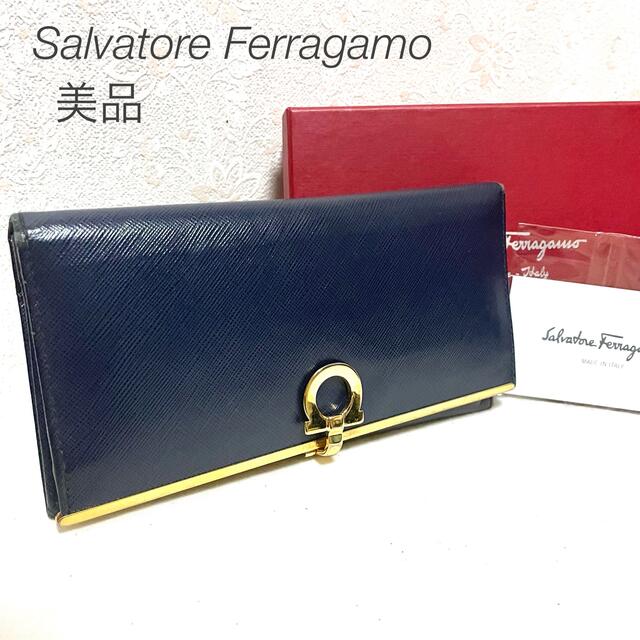 Salvatore Ferragamo(サルヴァトーレフェラガモ)のフェラガモ ガンチーニ レザー ゴールド金具 二つ折り 長財布 レディース レディースのファッション小物(財布)の商品写真