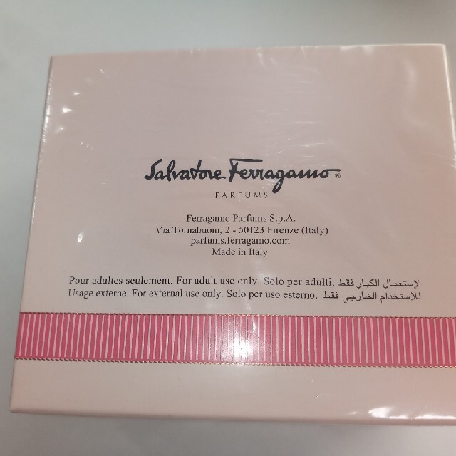 Salvatore Ferragamo(サルヴァトーレフェラガモ)の新品未使用　サルヴァトーレフェラガモシニョリーナインフィオーレオードトワレ コスメ/美容の香水(香水(女性用))の商品写真