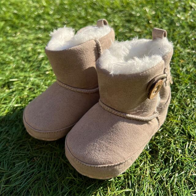 UGG(アグ)の【新品未使用】birthday購入 ムートンブーツ キッズ キッズ/ベビー/マタニティのベビー靴/シューズ(~14cm)(ブーツ)の商品写真