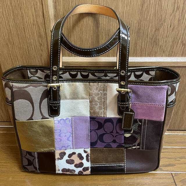 COACH(コーチ)のCOACH コーチ バッグ　シグネチャー　パッチワーク　トート　期間限定値下げ レディースのバッグ(トートバッグ)の商品写真