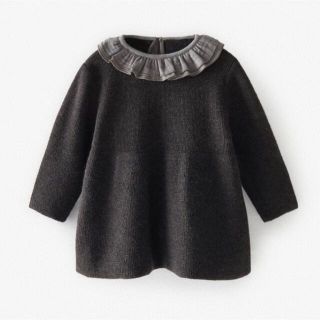 ザラキッズ(ZARA KIDS)の〈新品未使用〉フリル付きニットワンピース（ZARA）(ワンピース)