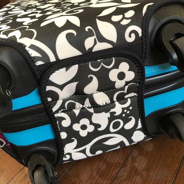スーツケースカバー　機内持ち込みサイズ用　新品ですが難あり❣️ レディースのバッグ(スーツケース/キャリーバッグ)の商品写真