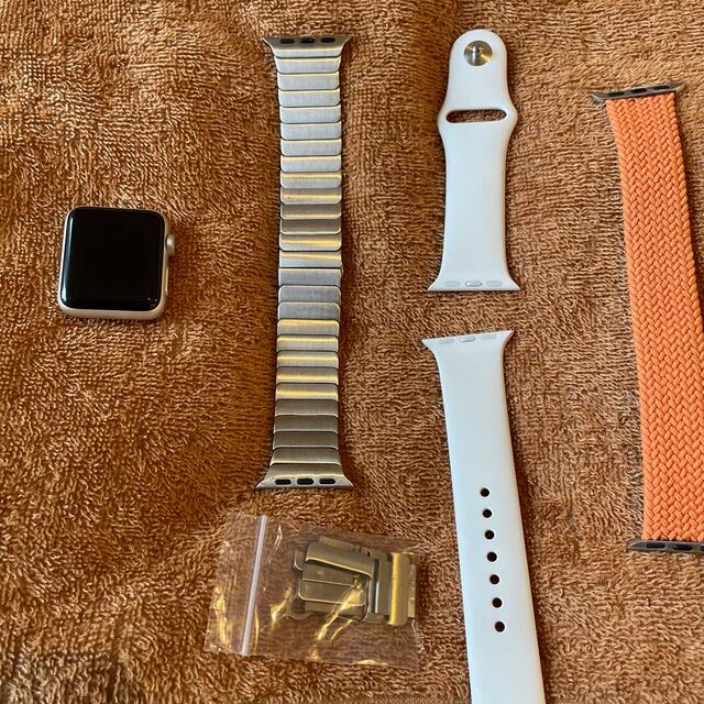 Apple(アップル)の送料込　Apple Watch 3 38mm シルバー　GPS  バンドおまけ メンズの時計(腕時計(デジタル))の商品写真