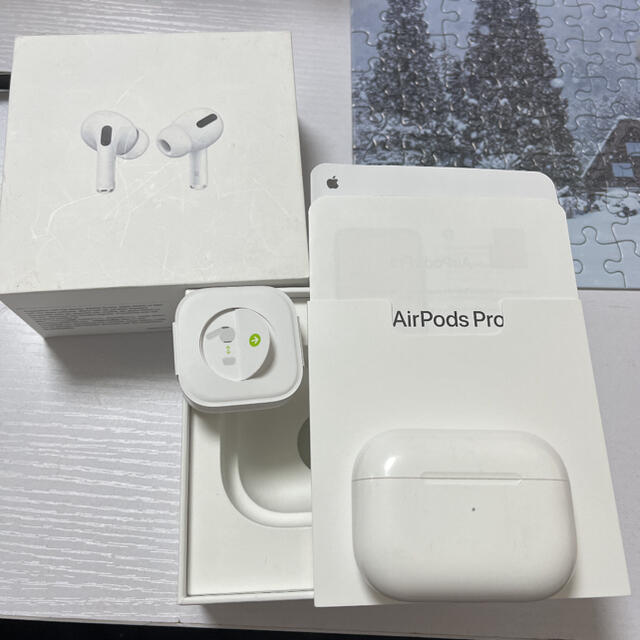 Apple(アップル)のAir Pods Pro 正規品 エアーポッズ プロ MWP22J/A  スマホ/家電/カメラのオーディオ機器(ヘッドフォン/イヤフォン)の商品写真