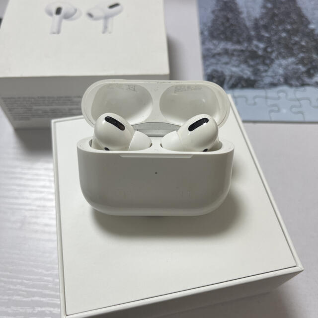 Apple(アップル)のAir Pods Pro 正規品 エアーポッズ プロ MWP22J/A  スマホ/家電/カメラのオーディオ機器(ヘッドフォン/イヤフォン)の商品写真