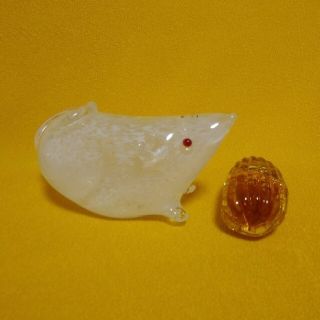 ガラス細工のネズミと俵の置物(ガラス)