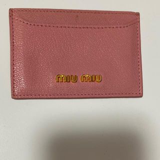 ミュウミュウ(miumiu)のmiumiu カードケース(パスケース/IDカードホルダー)