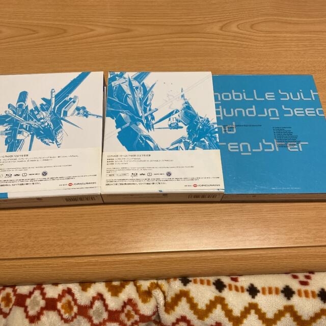 機動戦士ガンダムSEED HDリマスター Blu-rayBOX 1〈3枚組〉 エンタメ/ホビーのDVD/ブルーレイ(アニメ)の商品写真