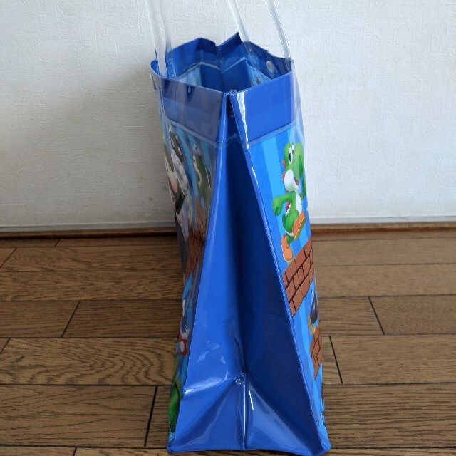 スーパーマリオ　プールバック　新品 キッズ/ベビー/マタニティのこども用バッグ(その他)の商品写真