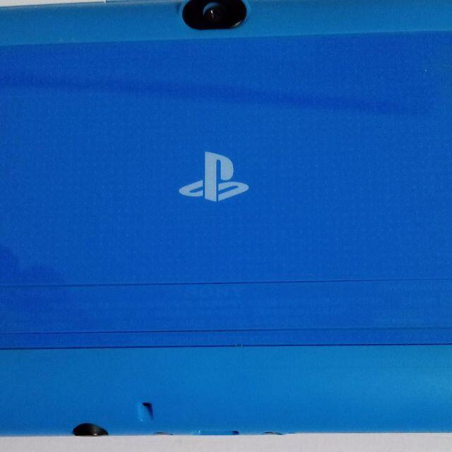 PlayStation Vita(プレイステーションヴィータ)のPlayStation®Vita（PCH-2000シリーズ） Wi-Fiモデル エンタメ/ホビーのゲームソフト/ゲーム機本体(家庭用ゲーム機本体)の商品写真