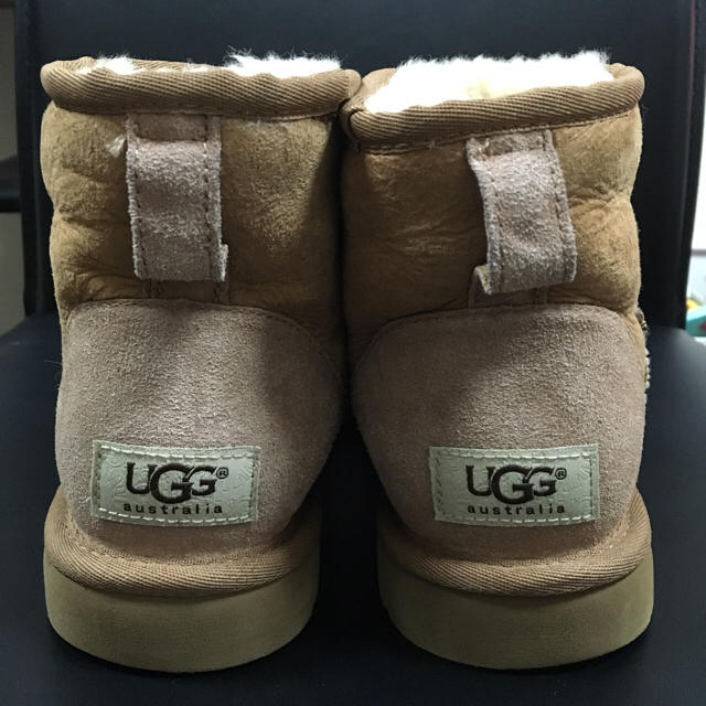 UGG(アグ)のUGG♦︎クラシックミニ♦︎雨染みあり♦︎サイズ6 レディースの靴/シューズ(ブーツ)の商品写真