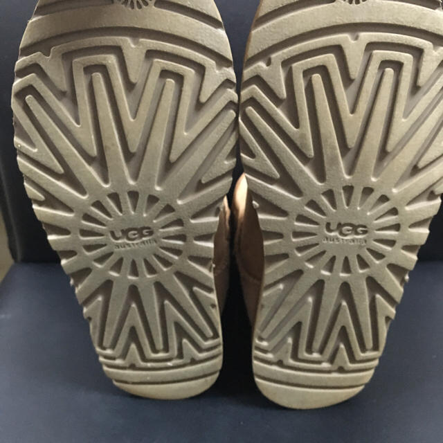 UGG(アグ)のUGG♦︎クラシックミニ♦︎雨染みあり♦︎サイズ6 レディースの靴/シューズ(ブーツ)の商品写真