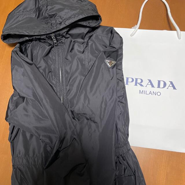 PRADA(プラダ)の恭ちゃん様専用　プラダ　ナイロンジャケット レディースのジャケット/アウター(ナイロンジャケット)の商品写真