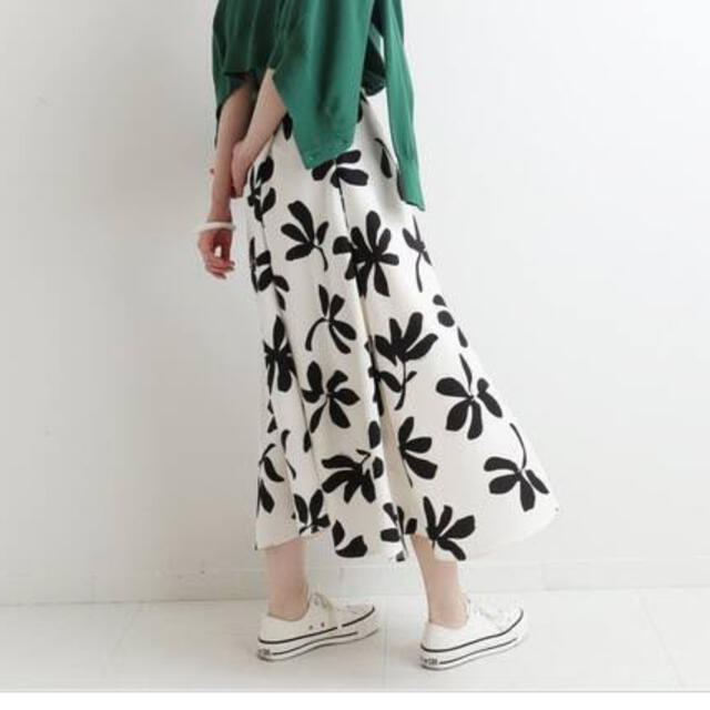 IENA(イエナ)のイエナ　アートプリントフレアスカート36 レディースのスカート(ロングスカート)の商品写真