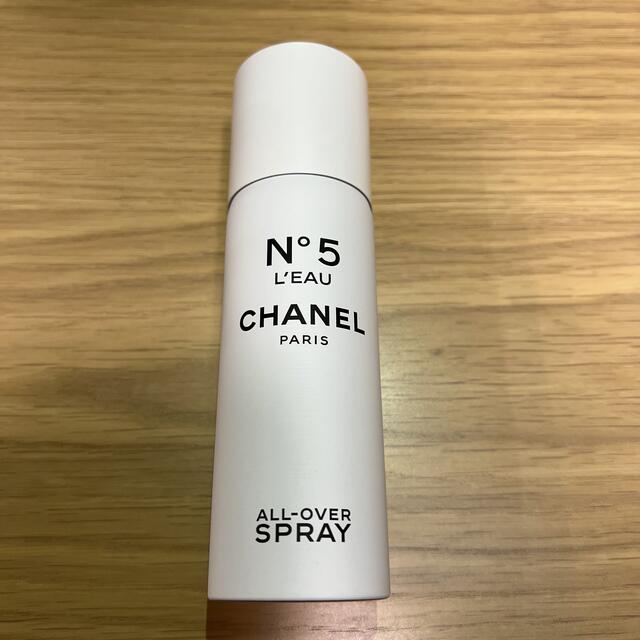 CHANEL(シャネル)のシャネル N°5 ロー オールオーバー スプレイ ヘア&ボディ ミスト ホワイト コスメ/美容のボディケア(ボディローション/ミルク)の商品写真