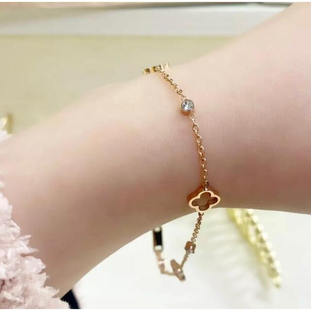 Van Cleef & Arpels(ヴァンクリーフアンドアーペル)の★２日間限定セール★ピンクゴールドのクローバーブレスレット レディースのアクセサリー(ブレスレット/バングル)の商品写真