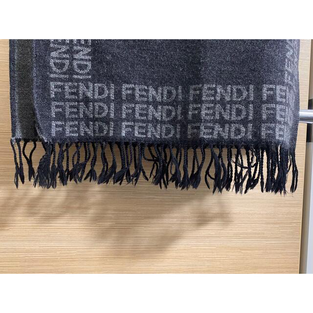 FENDI(フェンディ)のクリーニング済み✨【良品】FENDI フェンディ　マフラー  ダークグレー メンズのファッション小物(マフラー)の商品写真