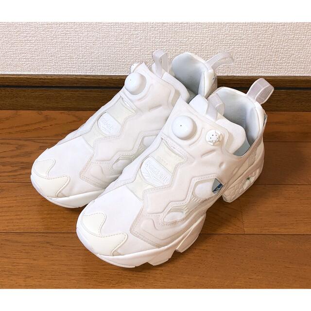 SNIDEL(スナイデル)の良品 REEBOK × SNIDEL PUMP FURY 24.5cm ホワイト レディースの靴/シューズ(スニーカー)の商品写真