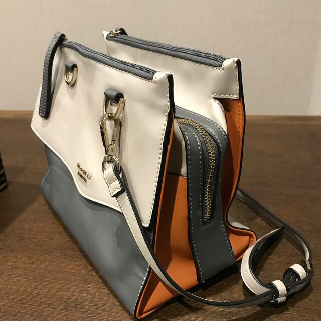 バッグ　FIORELLI レディースのバッグ(ショルダーバッグ)の商品写真