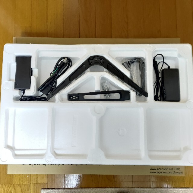 4K UHD 27型液晶ディスプレイ JAPANNEXT スマホ/家電/カメラのPC/タブレット(ディスプレイ)の商品写真