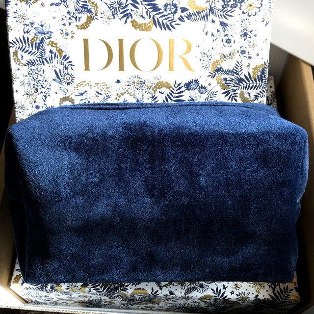 Dior(ディオール)の新品＊ Dior ポーチ クリスマスコフレ ディオール 限定 コスメ レディースのファッション小物(ポーチ)の商品写真