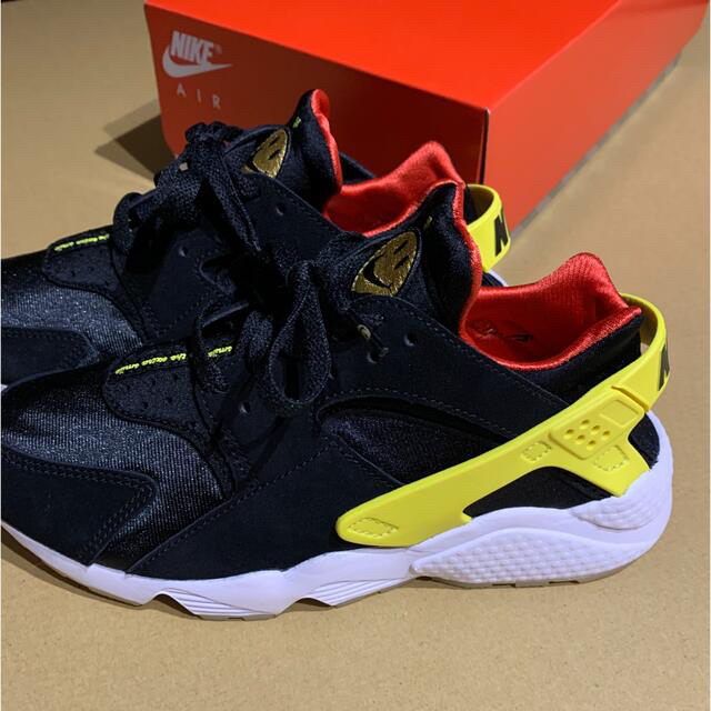 NIKE(ナイキ)のNIKE エアハラチ ウィメンズ 24.5cm レディースの靴/シューズ(スニーカー)の商品写真