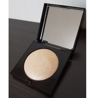 ローラメルシエ(laura mercier)のおまけ付★laura mercier マットラディアンスベイクドパウダー01  (フェイスパウダー)