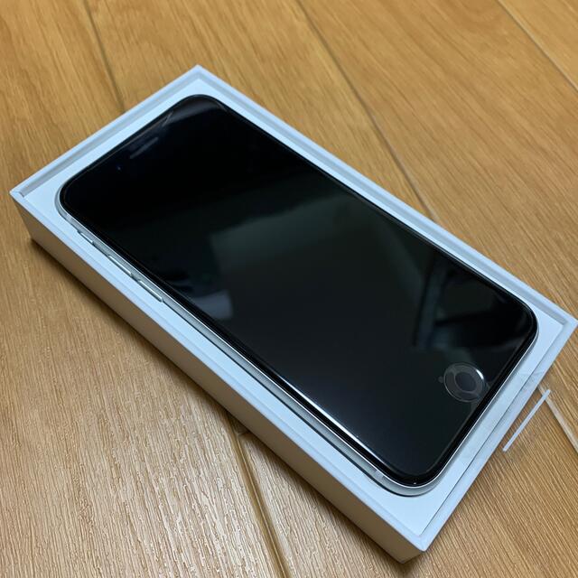 Apple(アップル)の[新品]iPhoneSE2 128GB ホワイト スマホ/家電/カメラのスマートフォン/携帯電話(スマートフォン本体)の商品写真