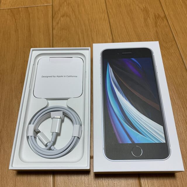 Apple(アップル)の[新品]iPhoneSE2 128GB ホワイト スマホ/家電/カメラのスマートフォン/携帯電話(スマートフォン本体)の商品写真