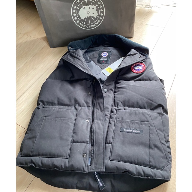 CANADA GOOSE(カナダグース)のカナダグース　ベスト　S/Pサイズ メンズのジャケット/アウター(ダウンベスト)の商品写真